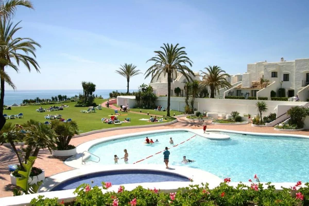 3 Bedroom Duplex for Sale in New Golden Mile, Málaga