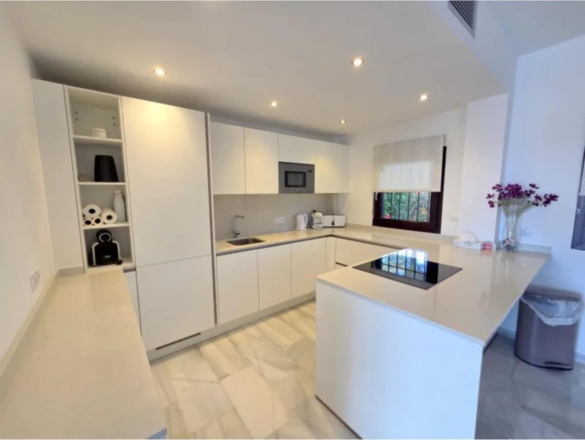 3 Bedroom Townhouse for Sale in La Duquesa, Málaga - Image 7