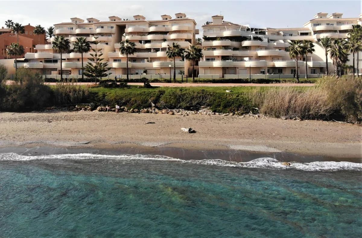 3 Bedroom Penthouse for Sale in Estepona, Málaga - Image 2