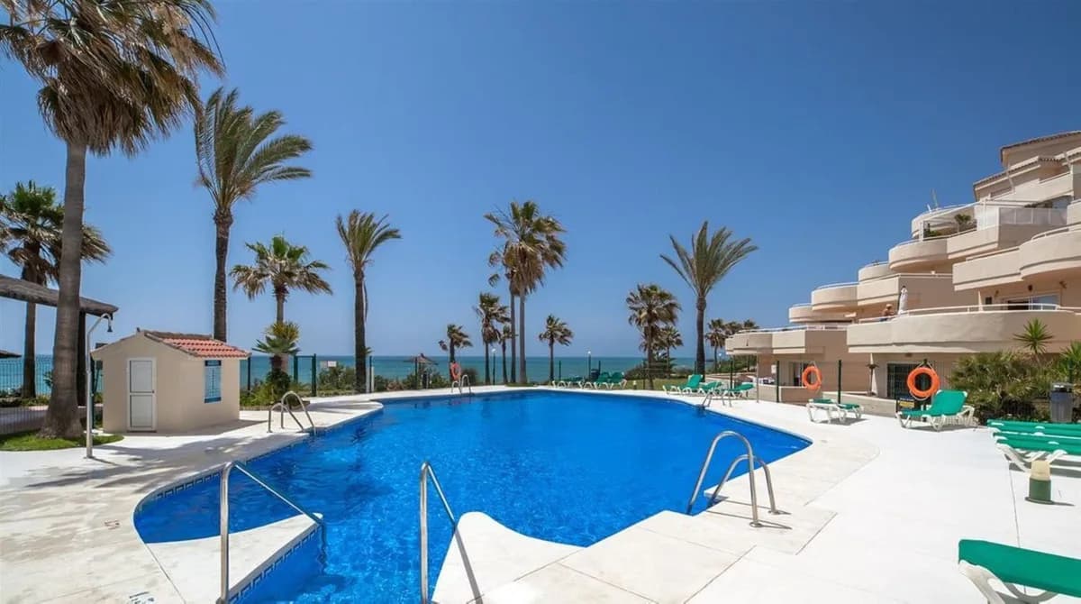 3 Bedroom Penthouse for Sale in Estepona, Málaga - Image 7