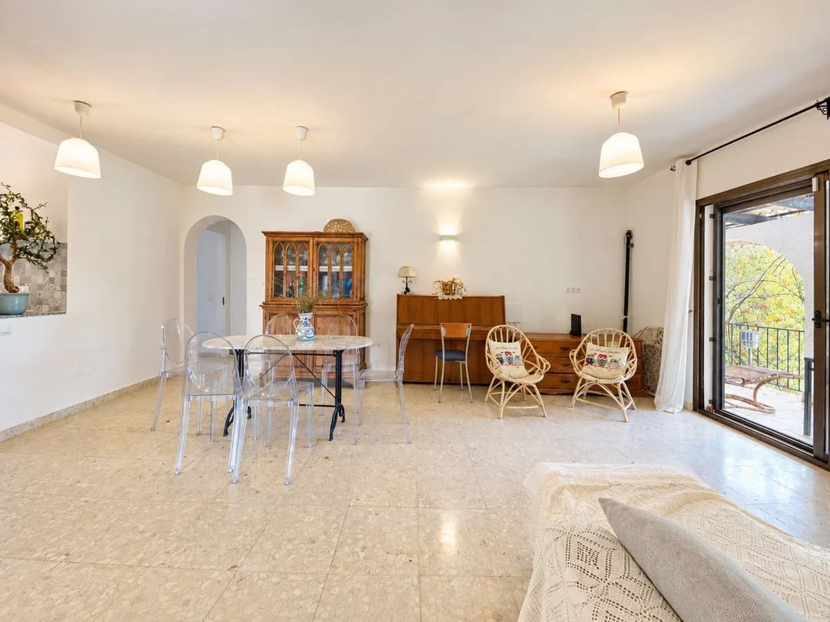 4 Bedroom Detached Villa for Sale in Marbella, Málaga - Image 8
