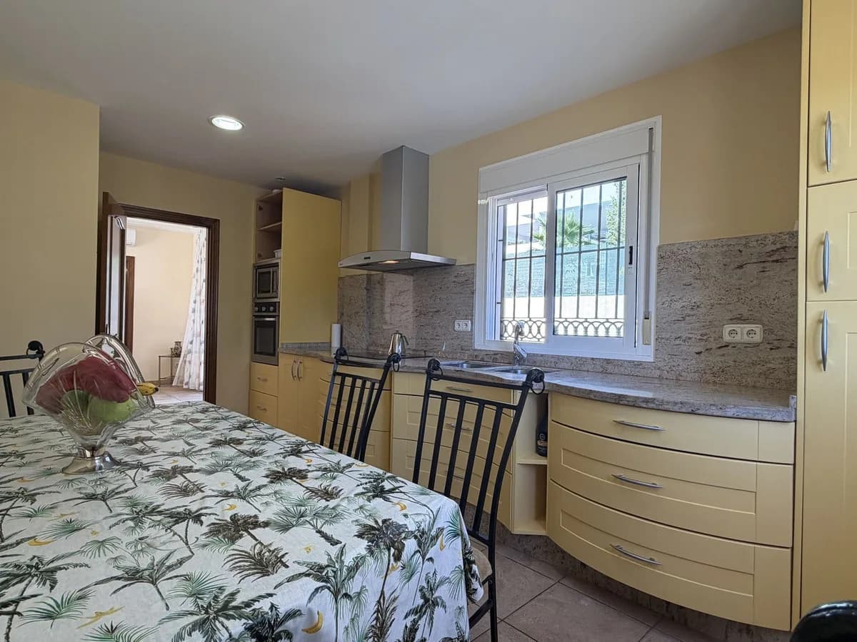 4 Bedroom Detached Villa for Sale in Valle Romano, Málaga - Image 3