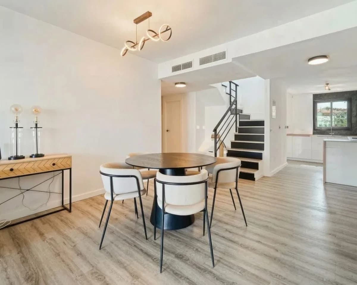 3 Bedroom Duplex for Sale in Selwo, Málaga