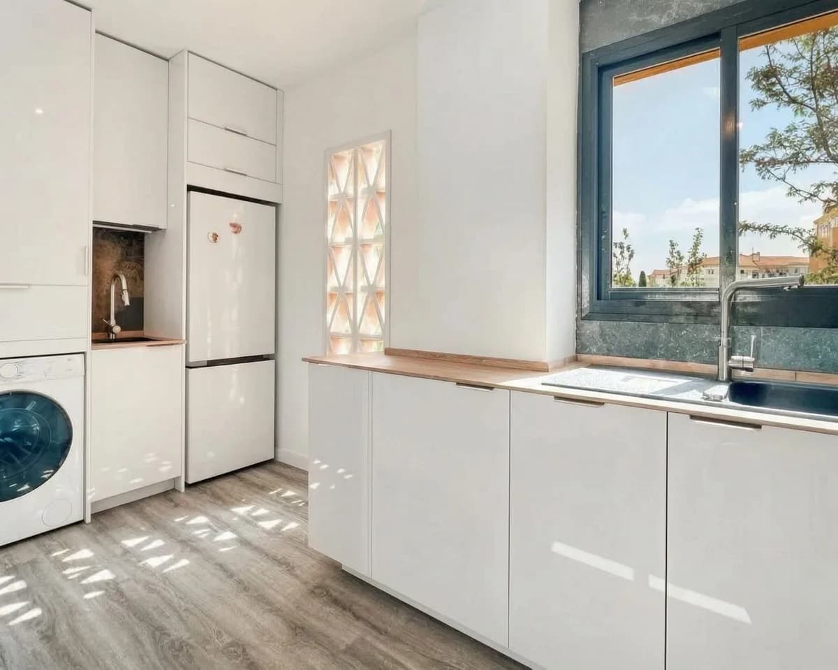 3 Bedroom Duplex for Sale in Selwo, Málaga - Image 4