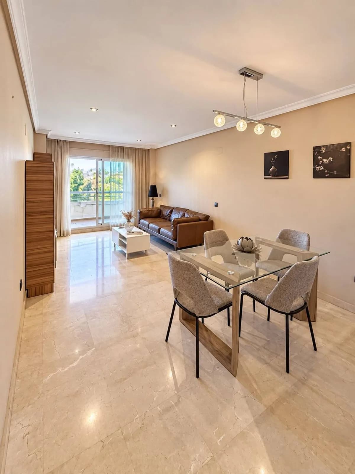 3 Bedroom Middle Floor Apartment for Sale in Estepona, Málaga - Image 2