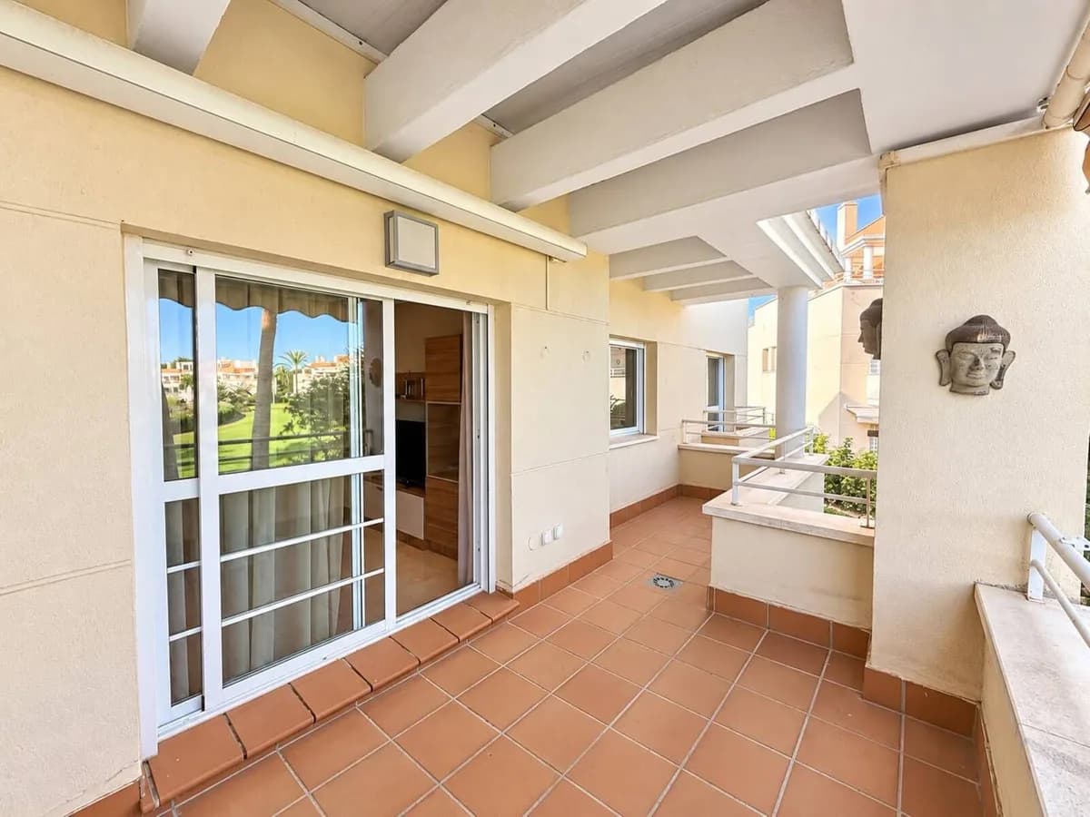 3 Bedroom Middle Floor Apartment for Sale in Estepona, Málaga - Image 6