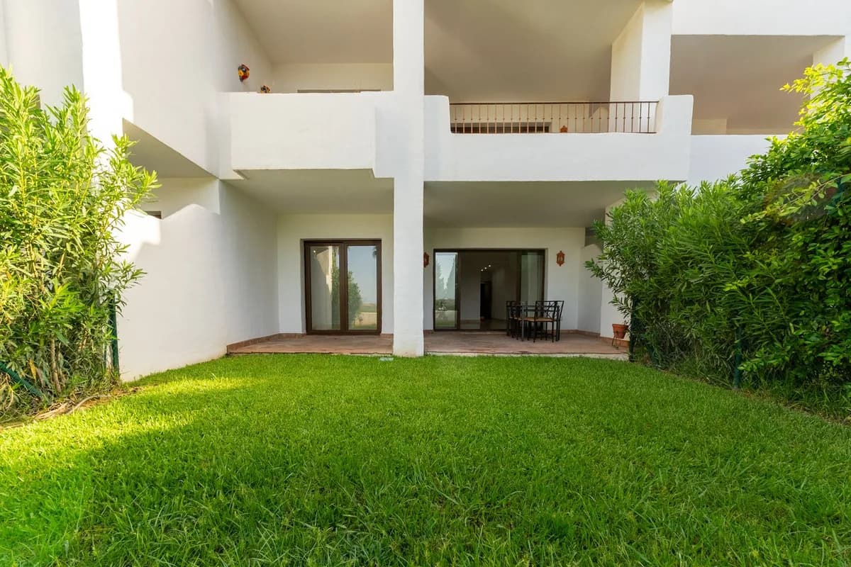2 Bedroom Ground Floor Apartment for Sale in Mijas Golf, Málaga - Image 2