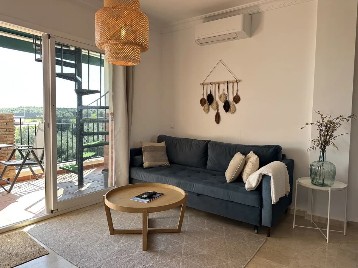2 Bedroom Top Floor Apartment for Sale in Cerros del Aguila, Málaga - Image 6