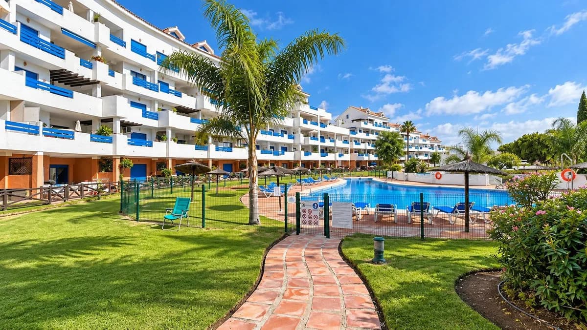 2 Bedroom Ground Floor Apartment for Sale in La Duquesa, Málaga