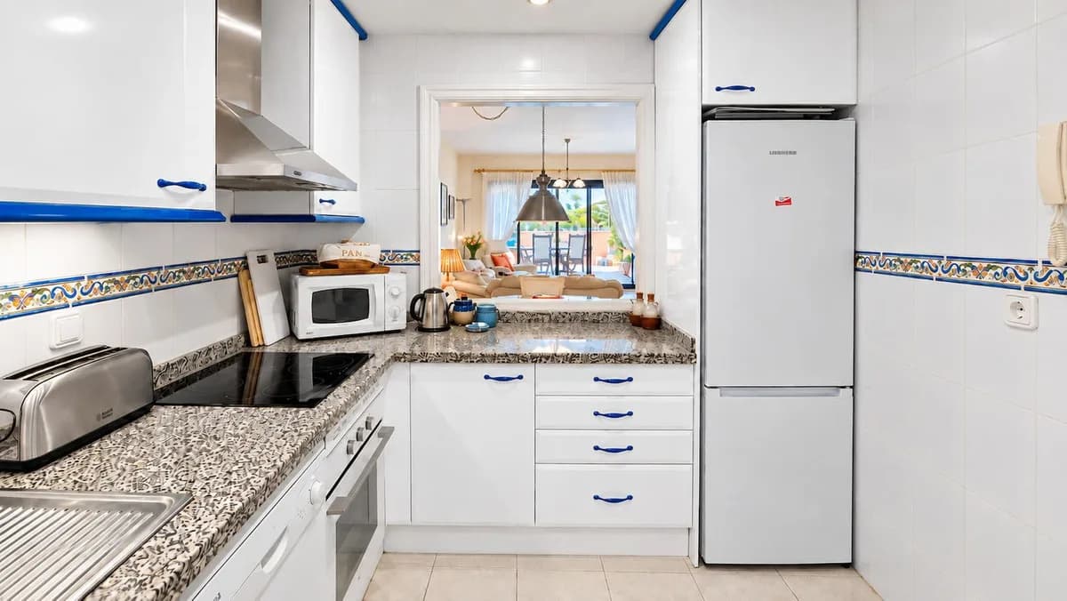 2 Bedroom Ground Floor Apartment for Sale in La Duquesa, Málaga - Image 4