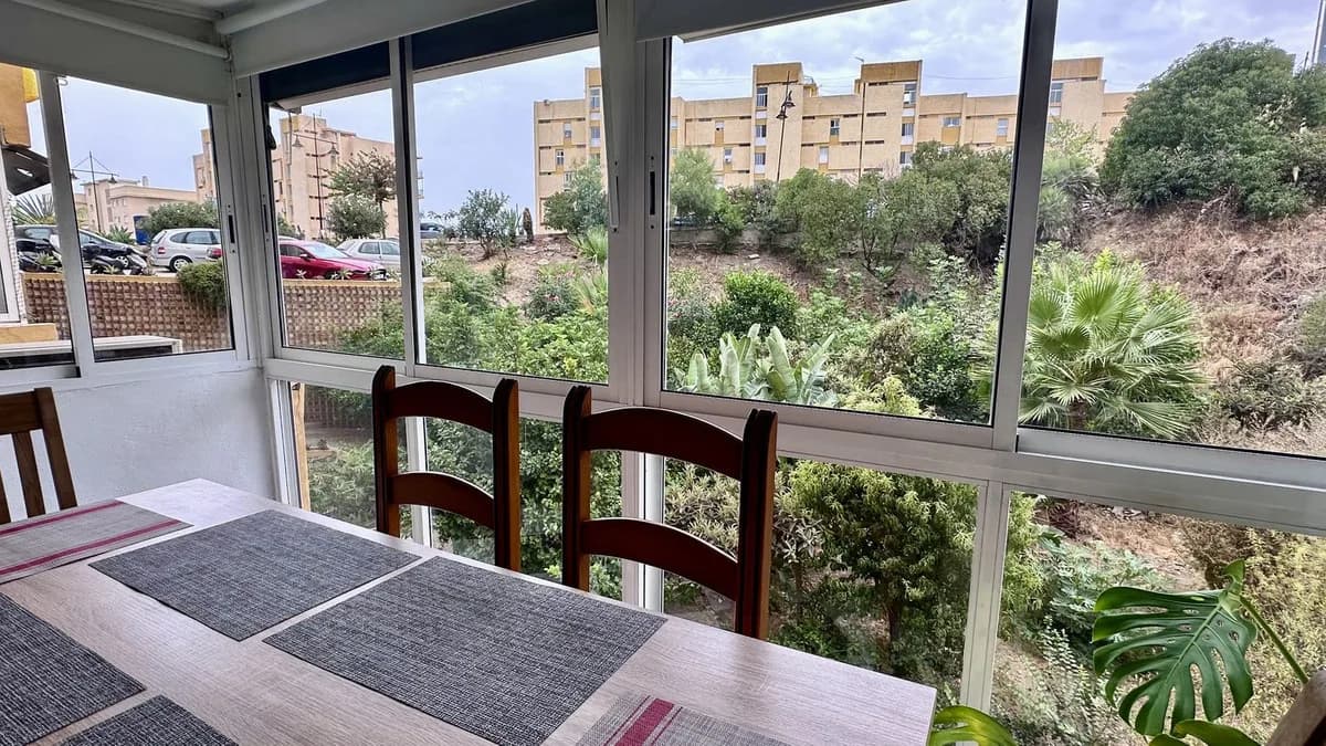 2 Bedroom Middle Floor Apartment for Sale in Fuengirola, Málaga - Image 4