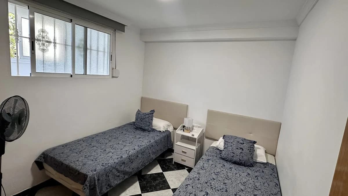 2 Bedroom Middle Floor Apartment for Sale in Fuengirola, Málaga - Image 6