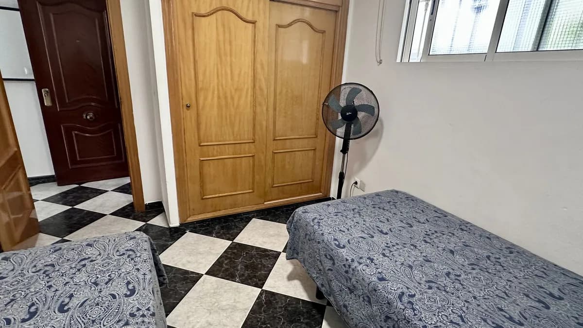 2 Bedroom Middle Floor Apartment for Sale in Fuengirola, Málaga - Image 7