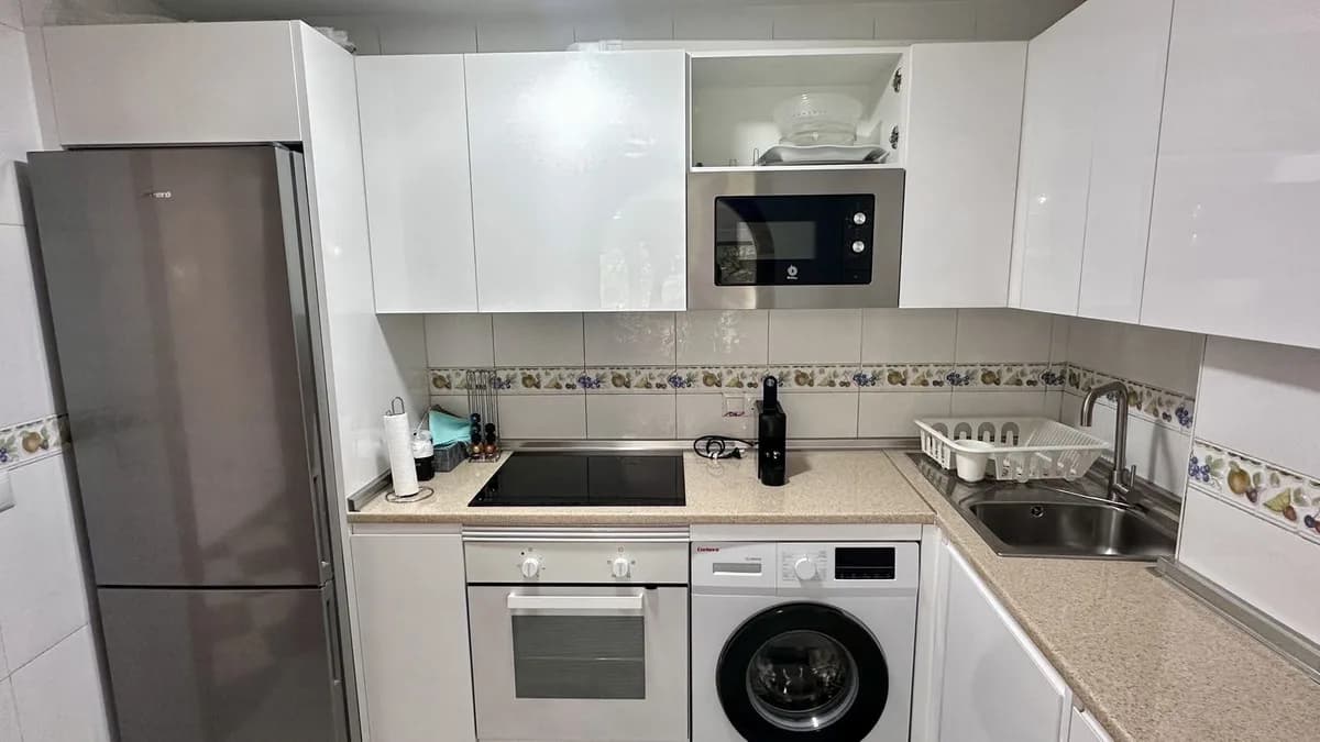 2 Bedroom Middle Floor Apartment for Sale in Fuengirola, Málaga - Image 8