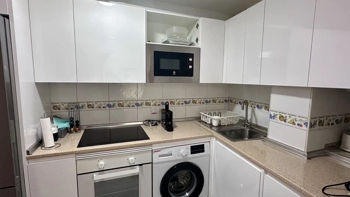 2 Bedroom Middle Floor Apartment for Sale in Fuengirola, Málaga - Image 9