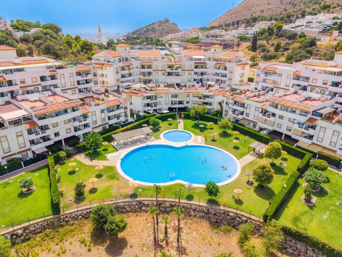 2 Bedroom Middle Floor Apartment for Sale in Benalmadena, Málaga