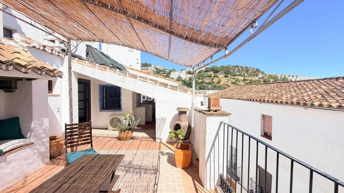 4 Bedroom Townhouse for Sale in Casares Pueblo, Málaga - Image 2