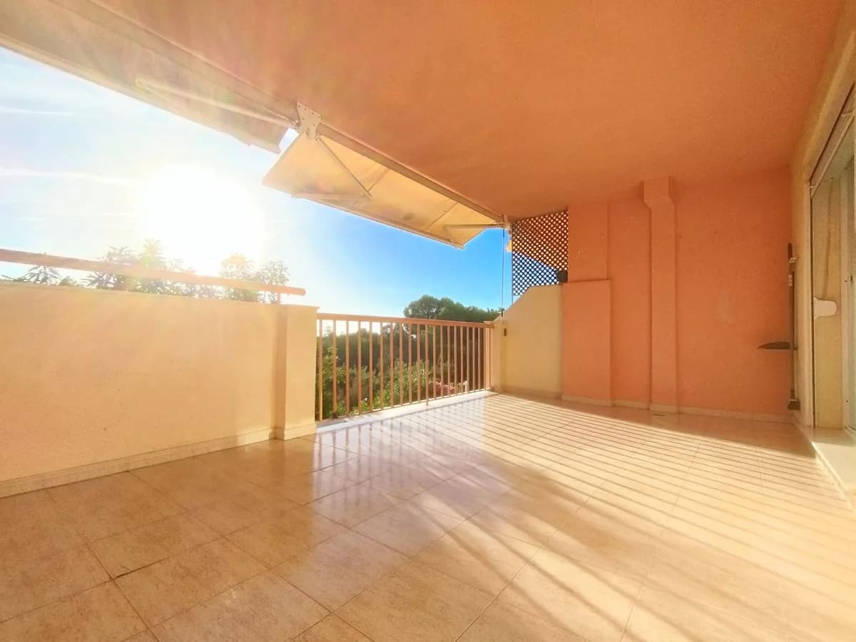 2 Bedroom Middle Floor Apartment for Sale in Calahonda, Málaga - Image 6
