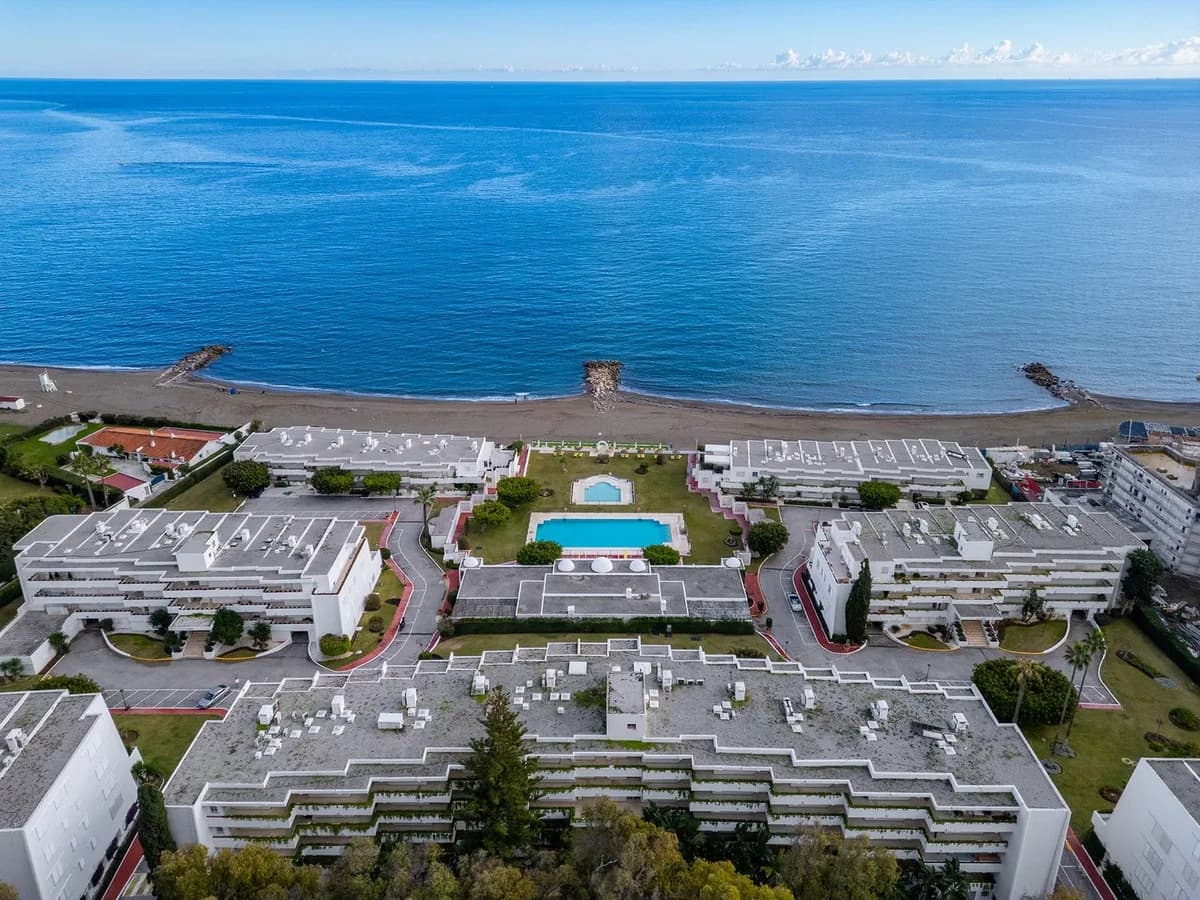 3 Bedroom Middle Floor Apartment for Sale in Guadalmina Baja, Málaga - Image 3