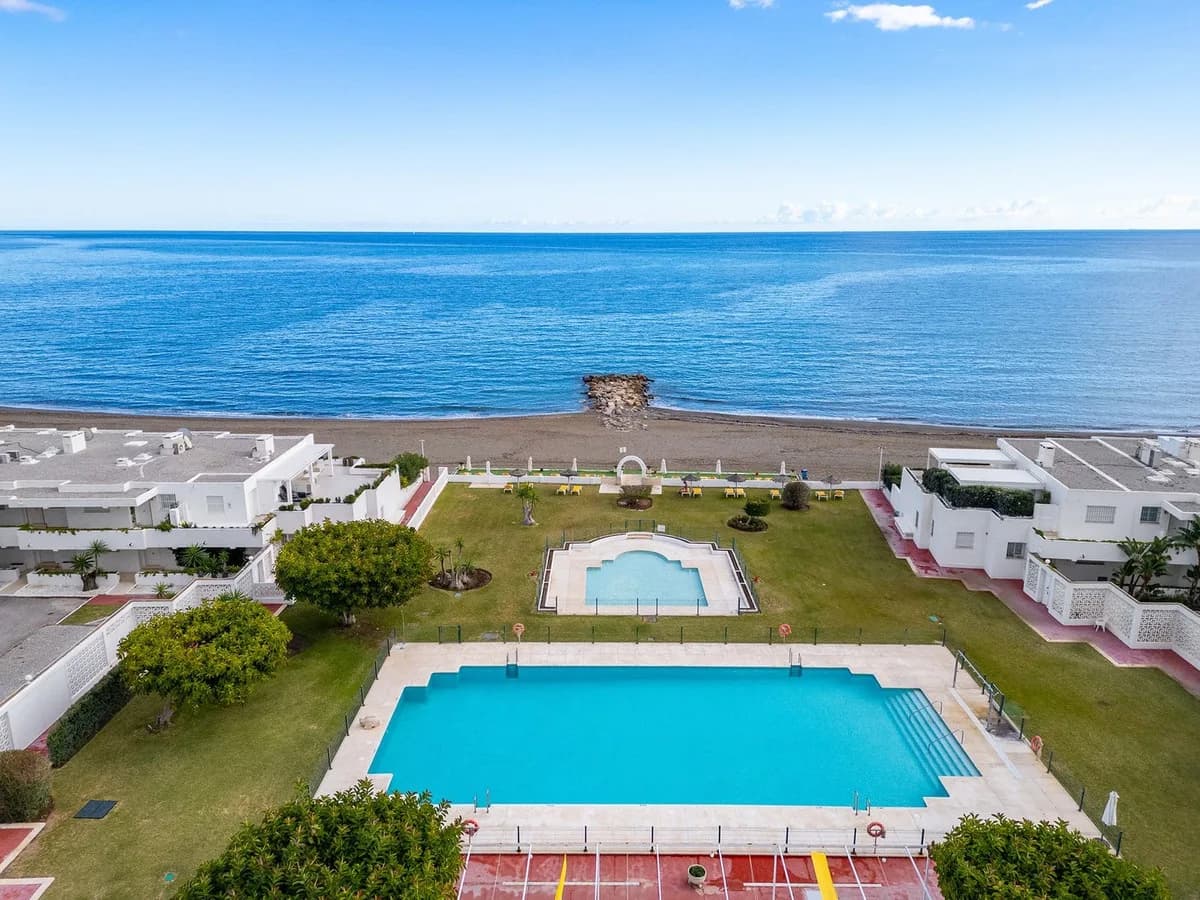 3 Bedroom Middle Floor Apartment for Sale in Guadalmina Baja, Málaga - Image 5