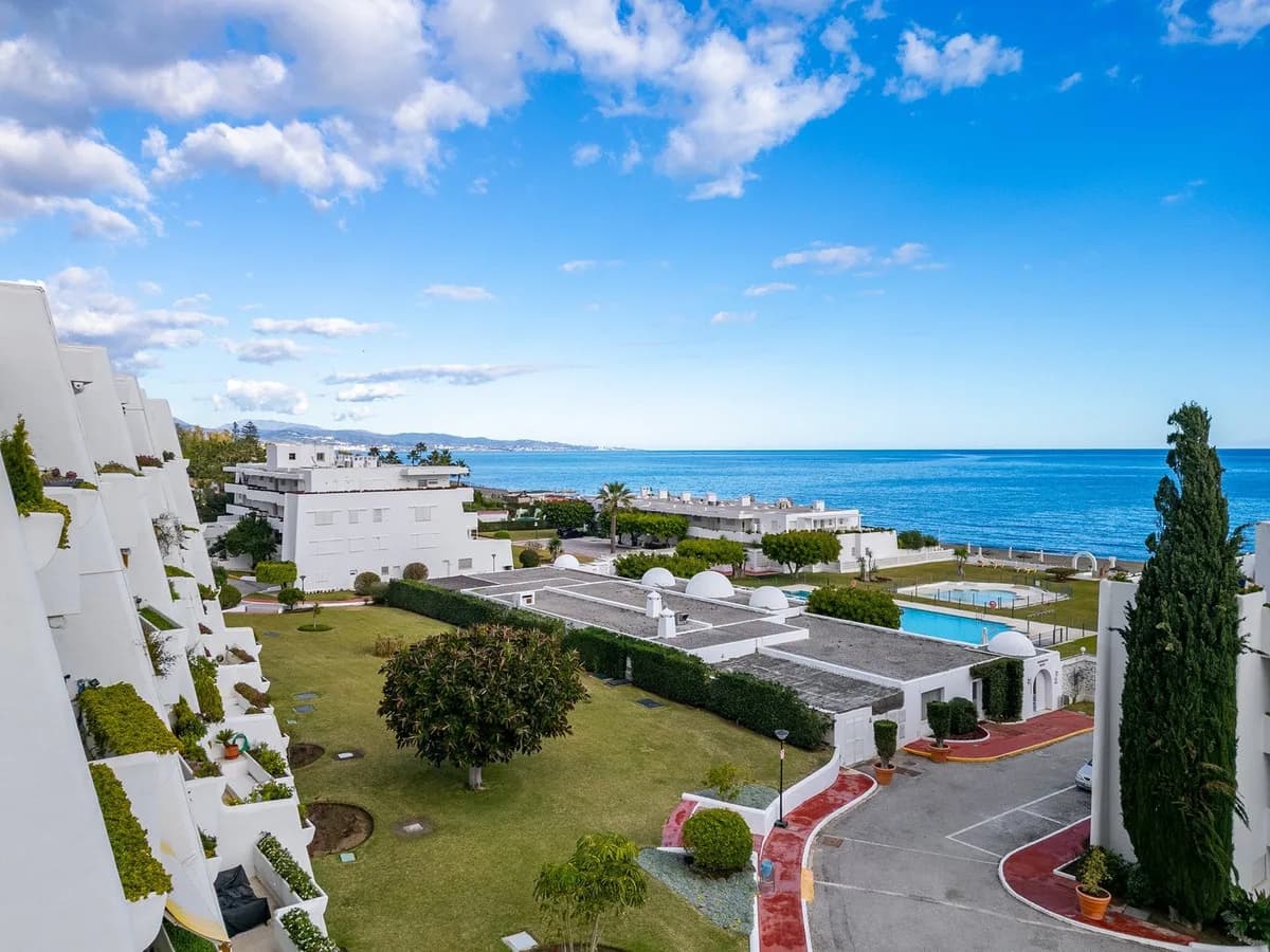 3 Bedroom Middle Floor Apartment for Sale in Guadalmina Baja, Málaga - Image 6
