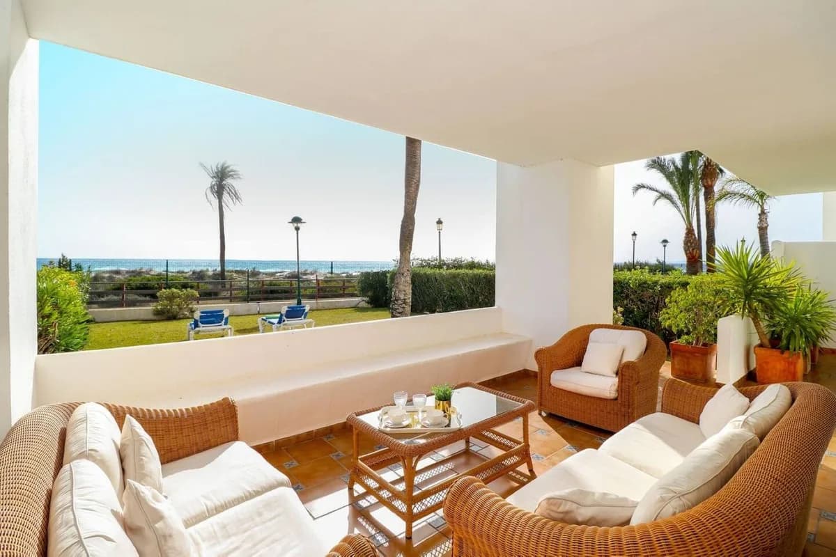 2 Bedroom Ground Floor Apartment for Sale in Los Monteros, Málaga