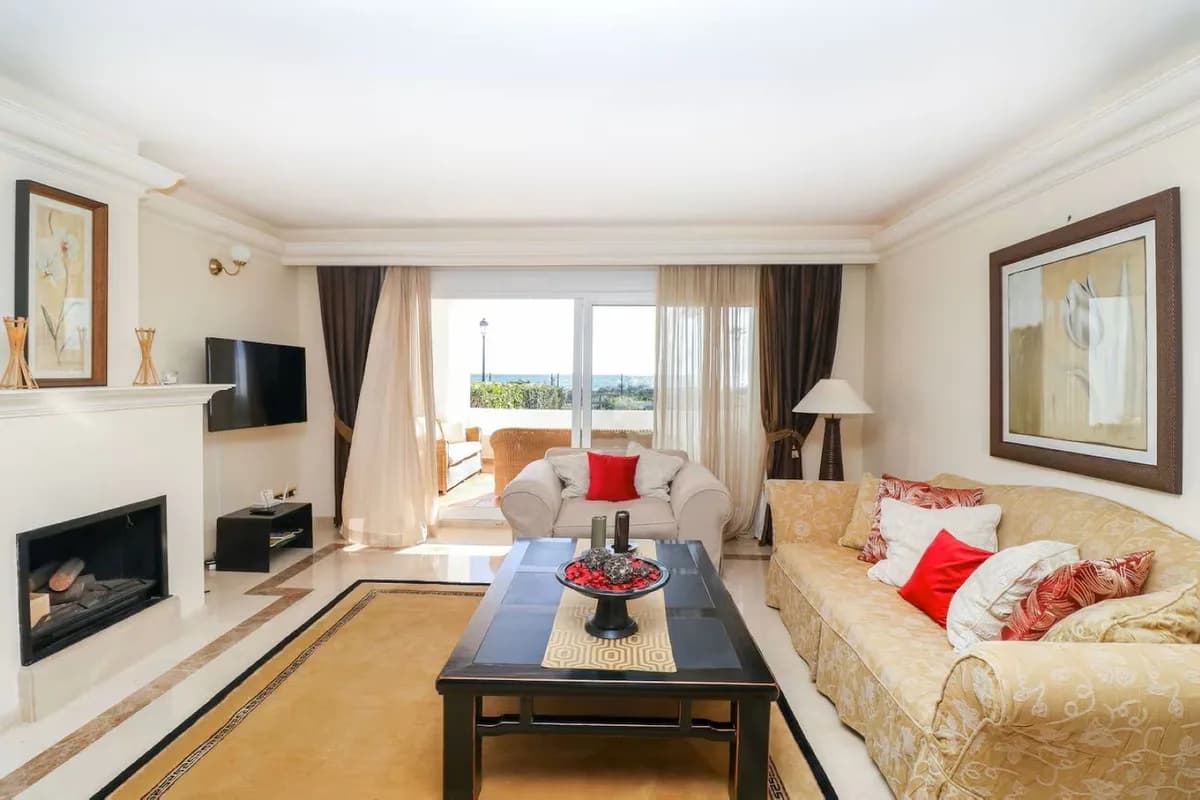 2 Bedroom Ground Floor Apartment for Sale in Los Monteros, Málaga - Image 2
