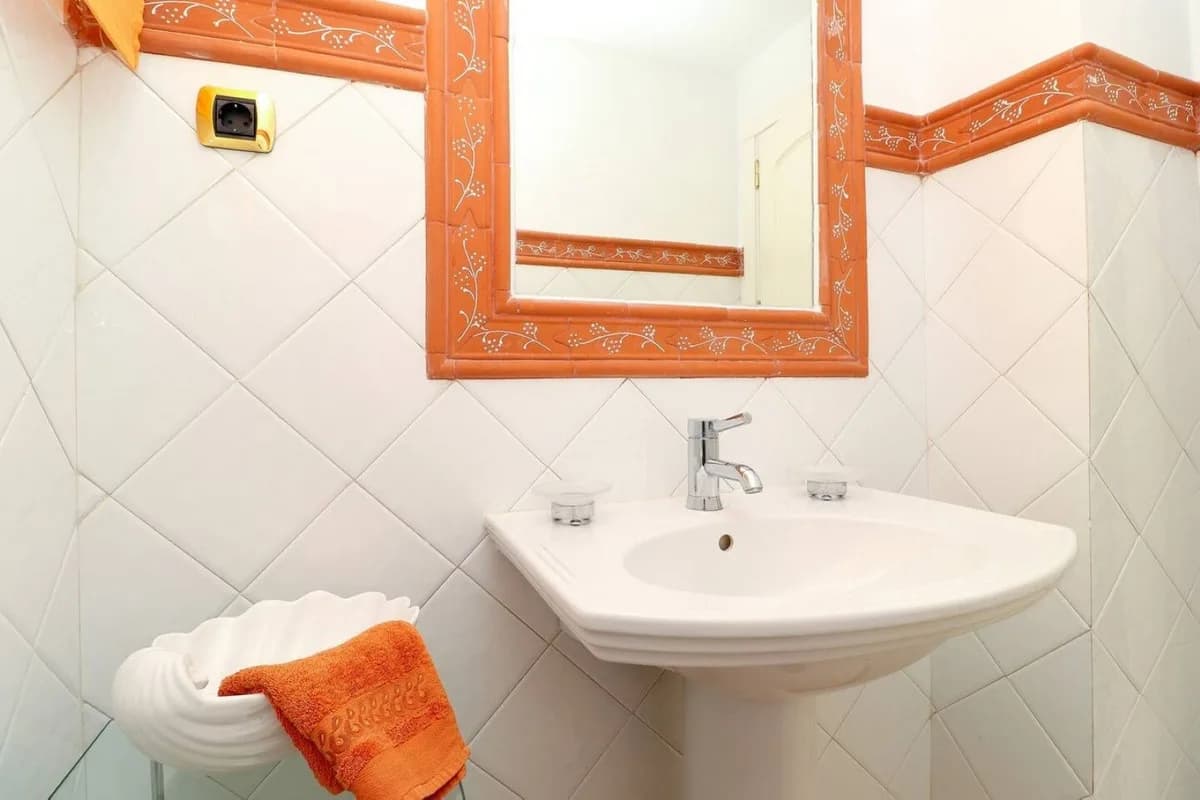2 Bedroom Ground Floor Apartment for Sale in Los Monteros, Málaga - Image 7
