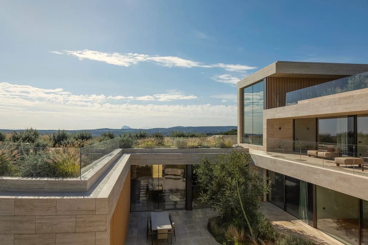 8 Bedroom Detached Villa for Sale in Sotogrande, Cádiz