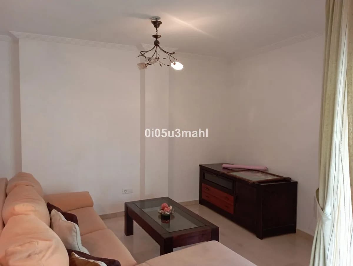 2 Bedroom Middle Floor Apartment for Sale in La Trinidad, Málaga - Image 6