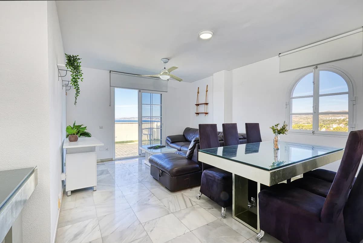 3 Bedroom Penthouse for Sale in Estepona, Málaga - Image 4