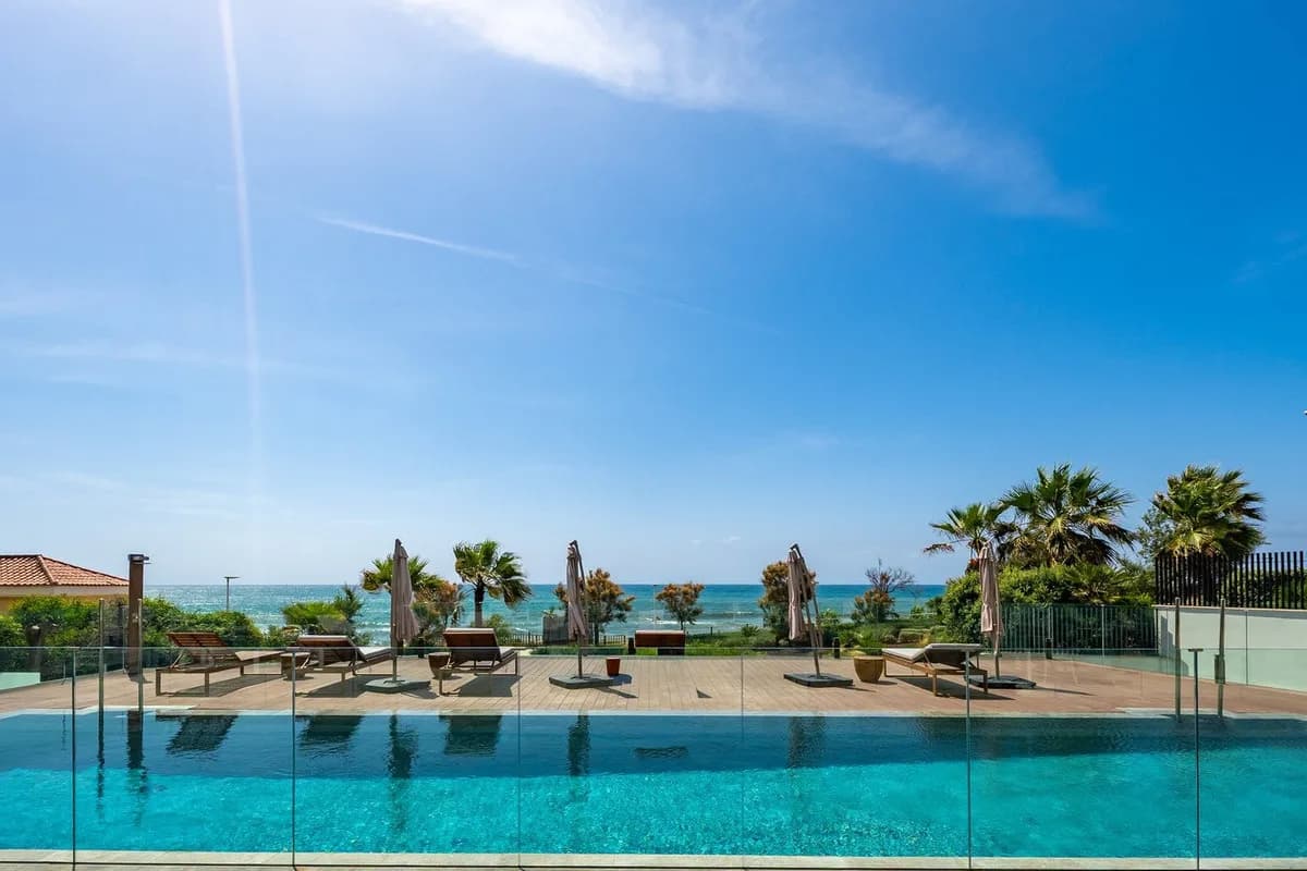2 Bedroom Middle Floor Apartment for Sale in Estepona, Málaga