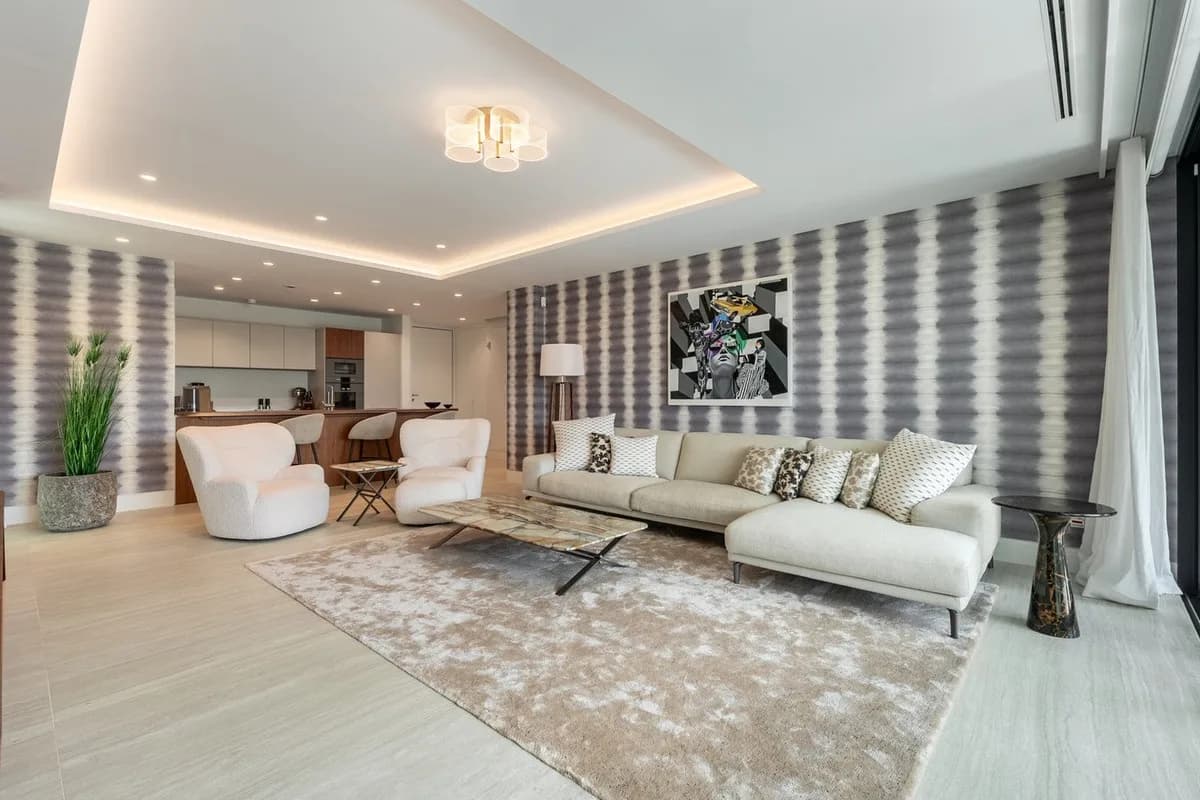 2 Bedroom Middle Floor Apartment for Sale in Estepona, Málaga - Image 6