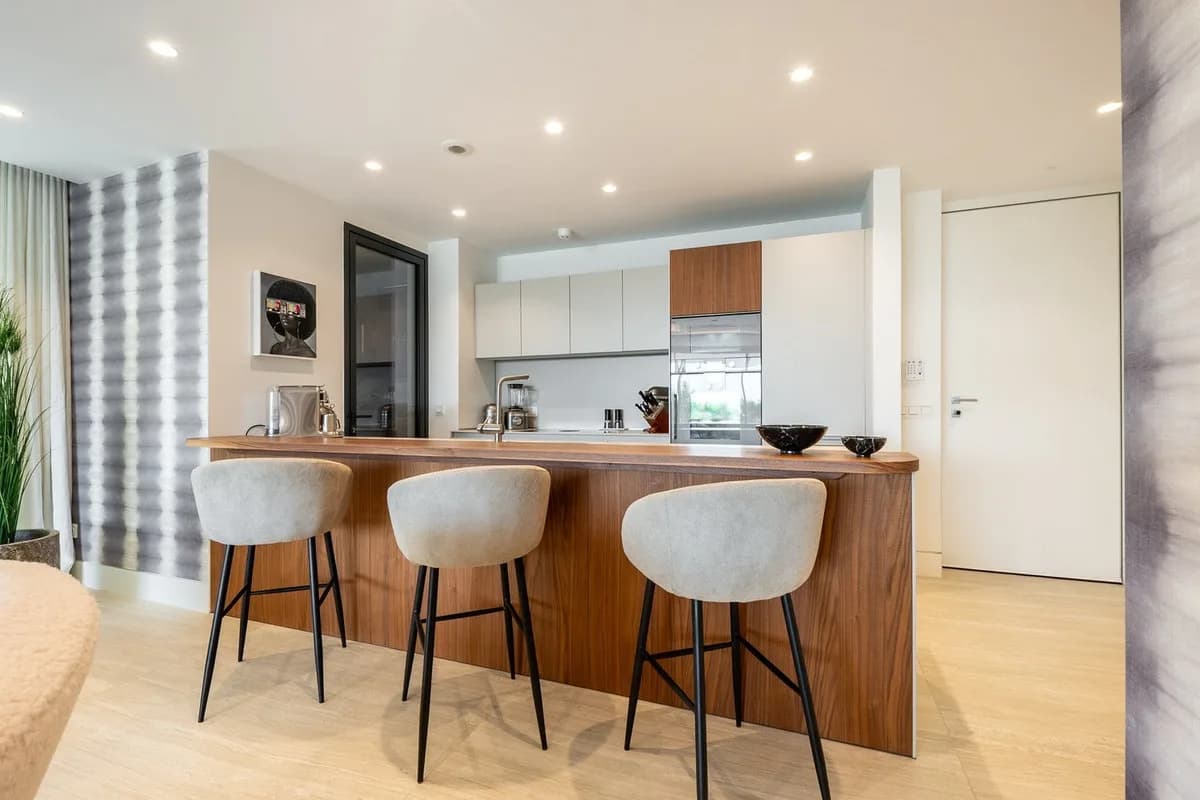 2 Bedroom Middle Floor Apartment for Sale in Estepona, Málaga - Image 8