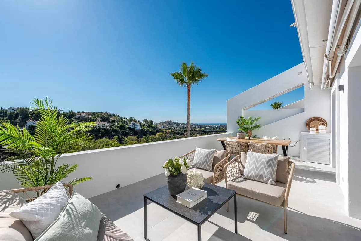 3 Bedroom Middle Floor Apartment for Sale in La Quinta, Málaga
