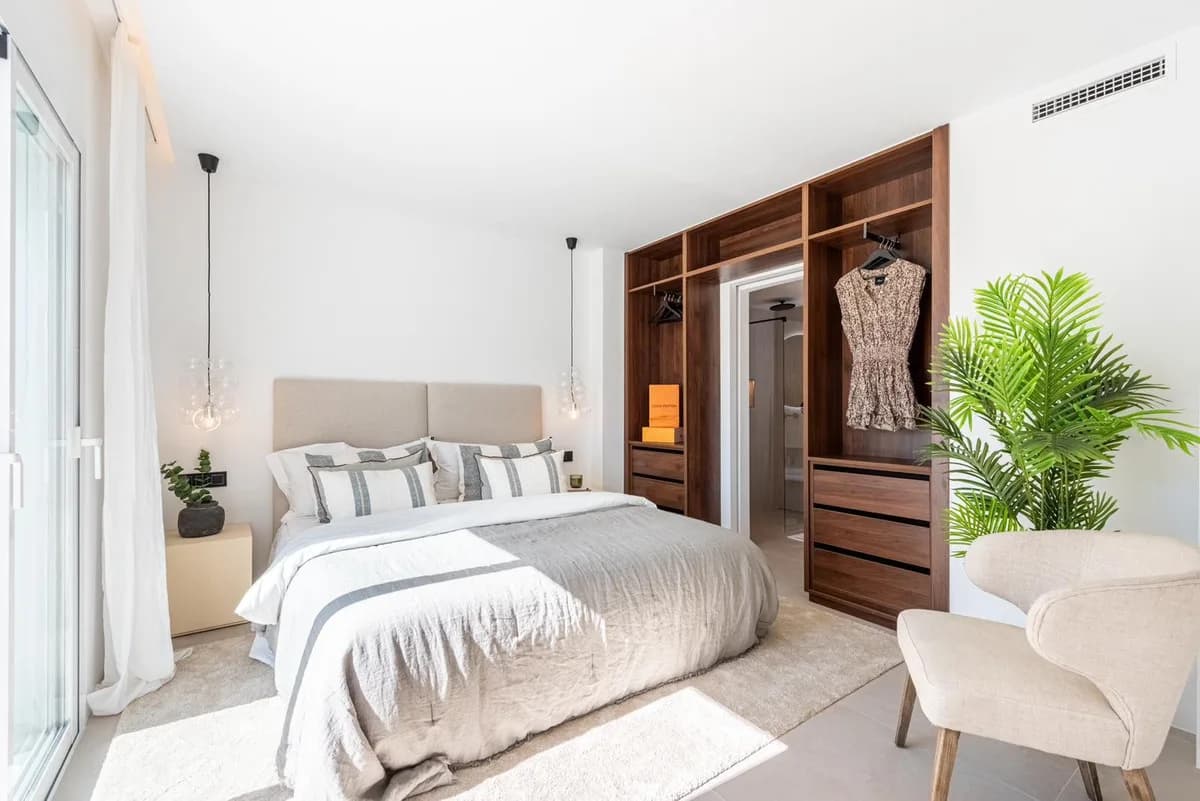 3 Bedroom Middle Floor Apartment for Sale in La Quinta, Málaga - Image 9
