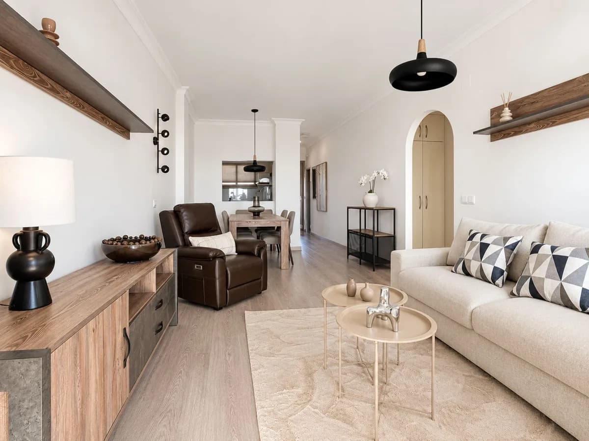 1 Bedroom Middle Floor Apartment for Sale in The Golden Mile, Málaga - Image 3