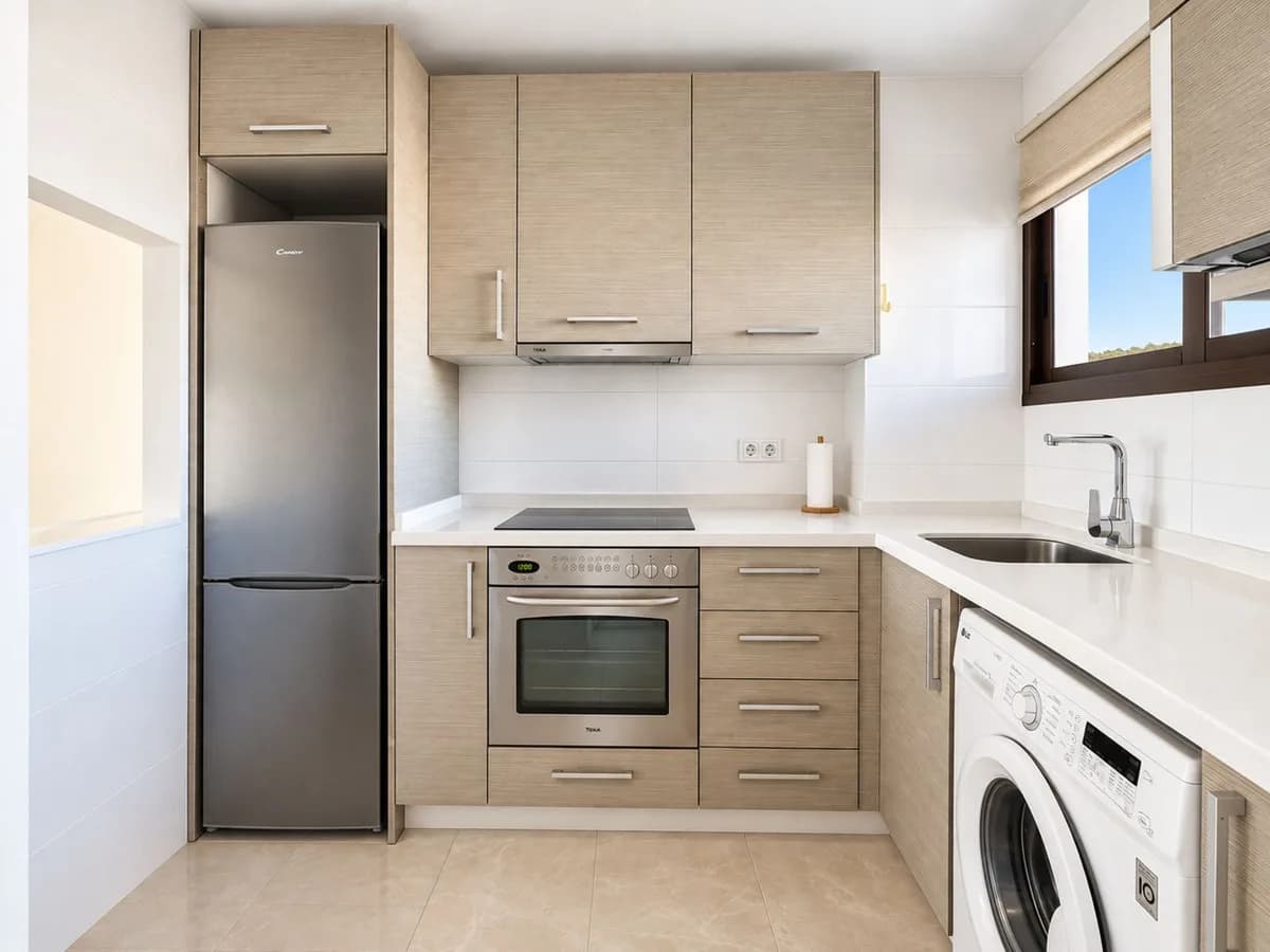 1 Bedroom Middle Floor Apartment for Sale in The Golden Mile, Málaga - Image 9