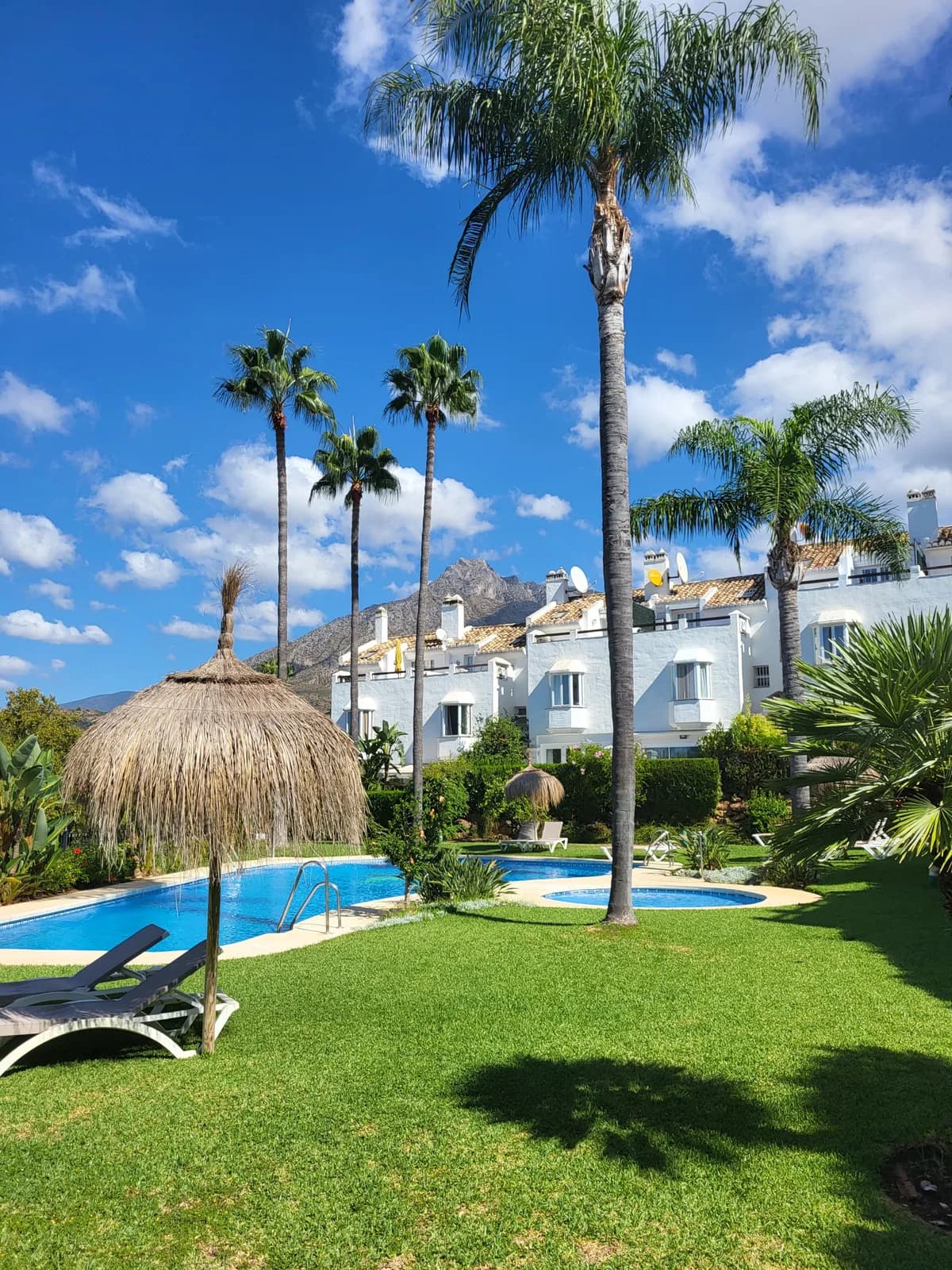 3 Bedroom Townhouse for Sale in The Golden Mile, Málaga - Image 5