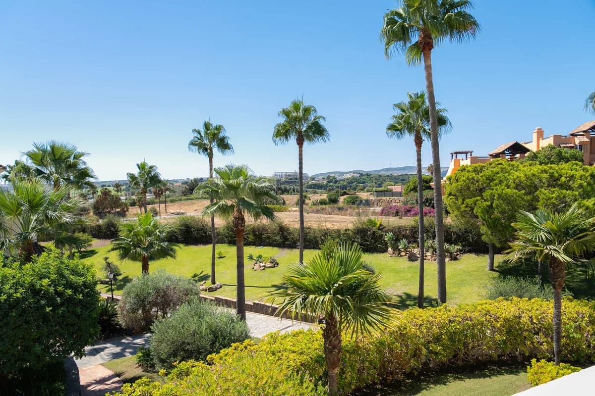 2 Bedroom Middle Floor Apartment for Sale in Casares, Málaga - Image 3