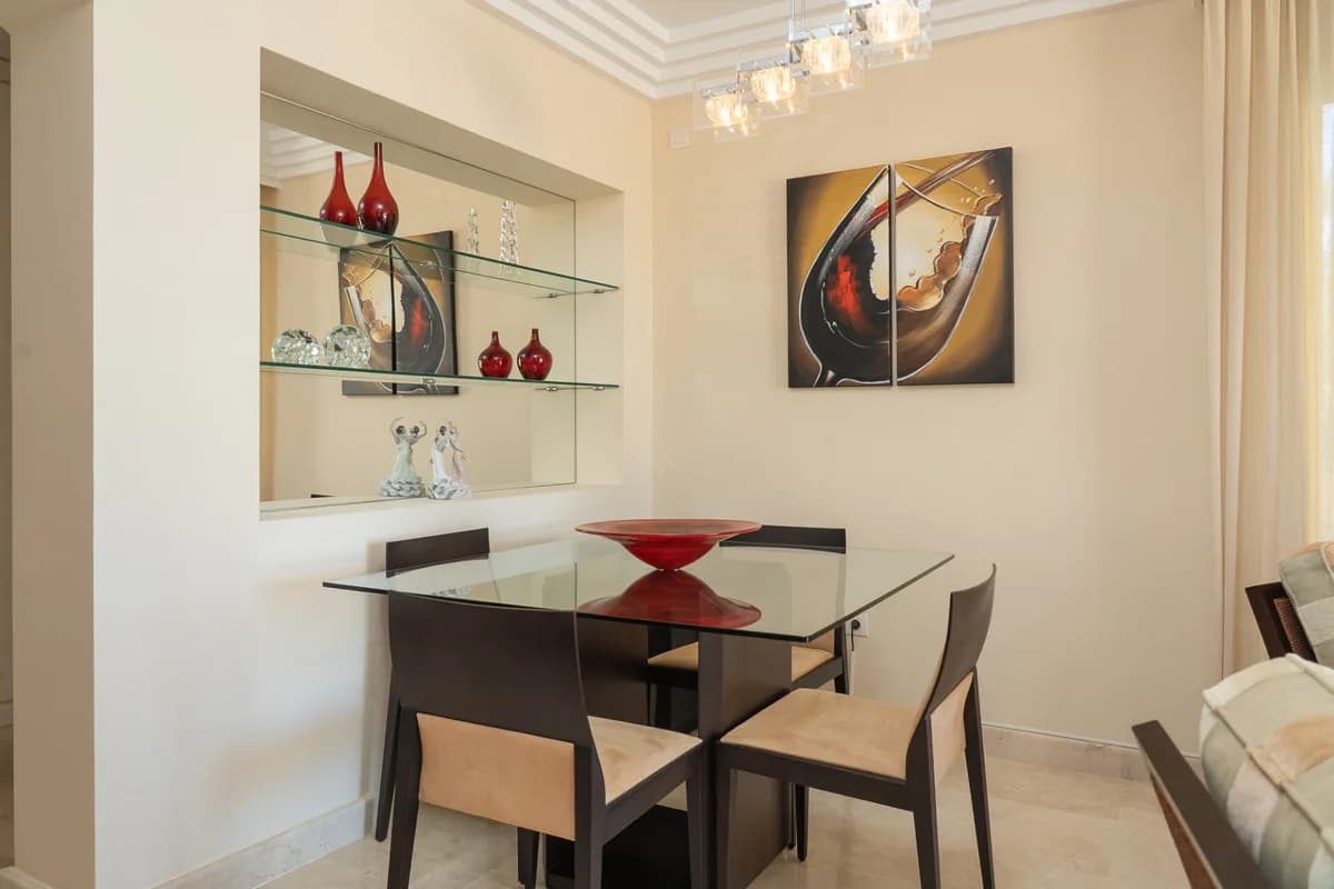 2 Bedroom Middle Floor Apartment for Sale in Casares, Málaga - Image 7
