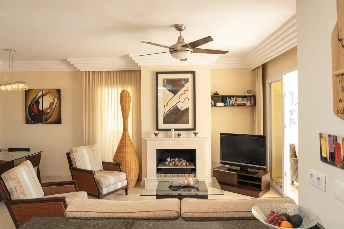 2 Bedroom Middle Floor Apartment for Sale in Casares, Málaga - Image 8