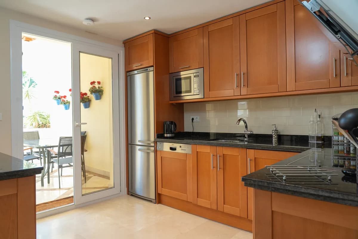 2 Bedroom Middle Floor Apartment for Sale in Casares, Málaga - Image 9