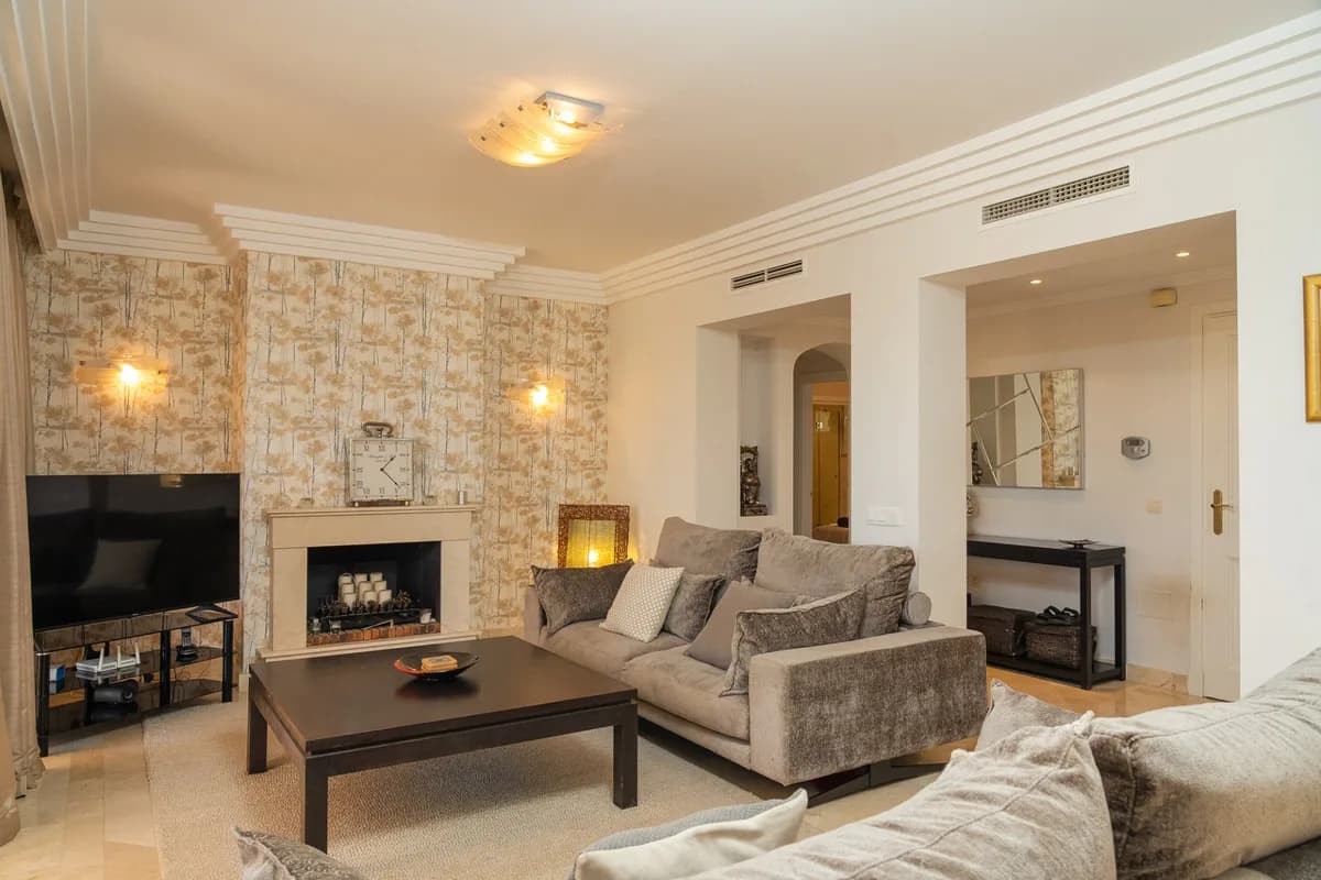 3 Bedroom Penthouse for Sale in Casares, Málaga - Image 5