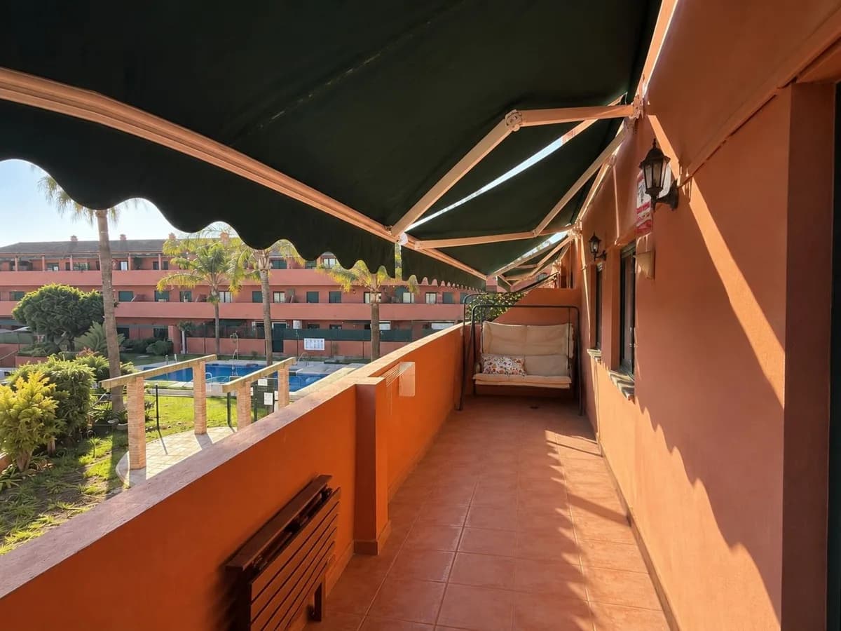 2 Bedroom Middle Floor Apartment for Sale in Casares Playa, Málaga - Image 3