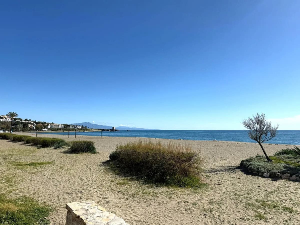 2 Bedroom Middle Floor Apartment for Sale in Casares Playa, Málaga - Image 4