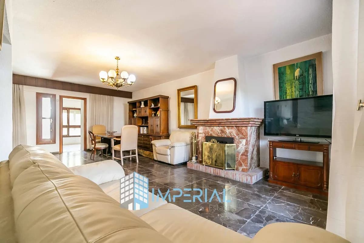 4 Bedroom Townhouse for Sale in Fuengirola, Málaga - Image 4