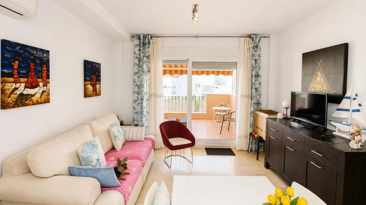 1 Bedroom Middle Floor Apartment for Sale in Casares Playa, Málaga - Image 3