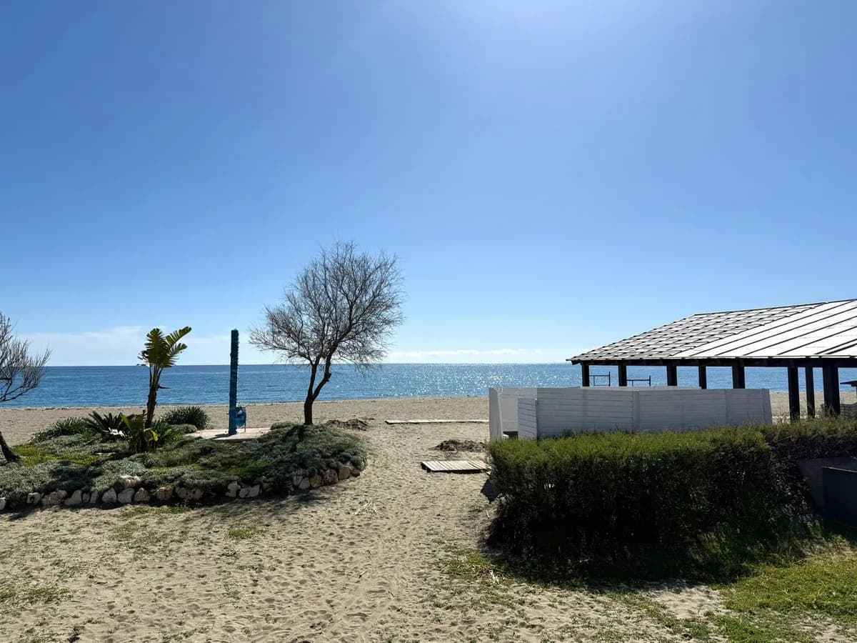 1 Bedroom Middle Floor Apartment for Sale in Casares Playa, Málaga - Image 4