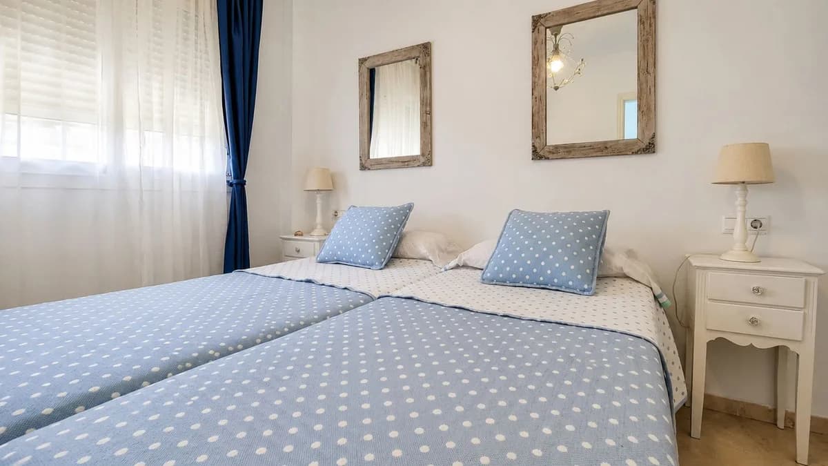 1 Bedroom Middle Floor Apartment for Sale in Casares Playa, Málaga - Image 7